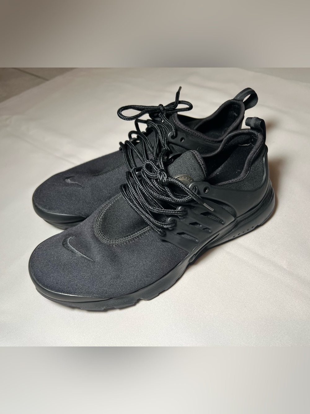 Nike Air Presto Triple Black Sneakers – Women's US 8 - Picture 3 of 10